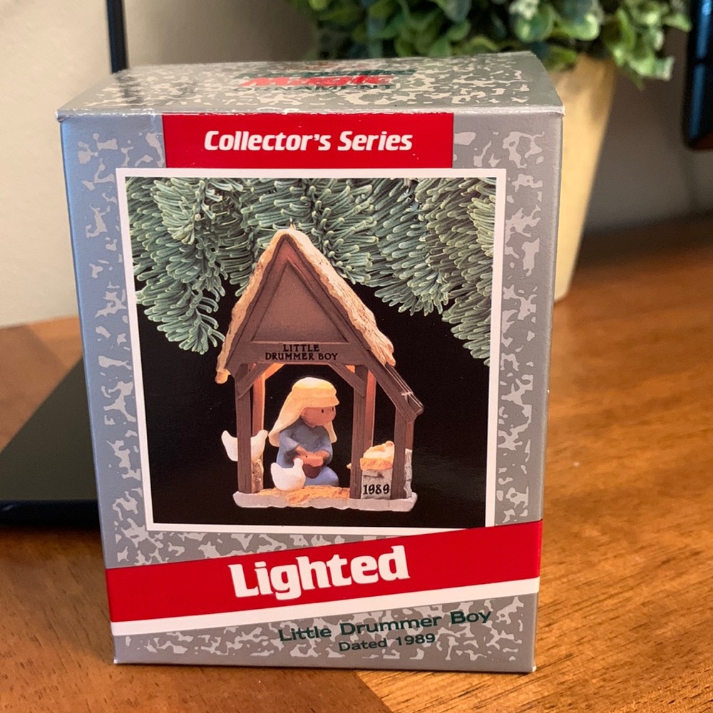 Hallmark KEEPSAKE Magic Ornament Collector’s Series Lighted Little Drummer Boy